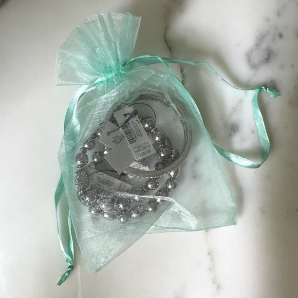 NWT Chico’s Set of 3 Silver Stretch Bracelets Beaded & Crystal Holiday Gift - Picture 6 of 10